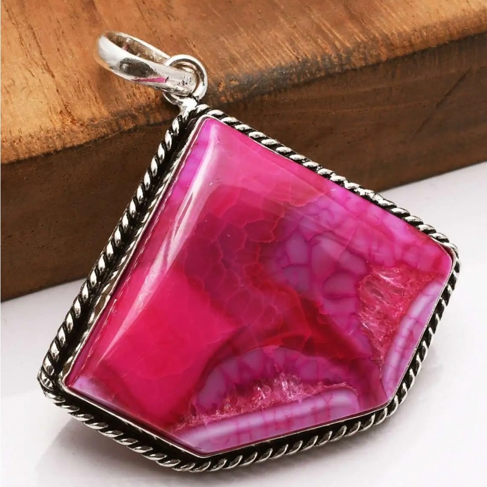 SOLAR AGATE PENDANT